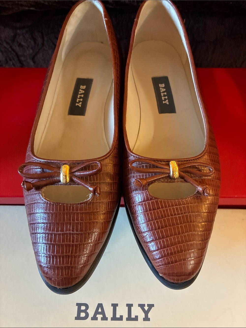 NWOT Bally Calf Cognac Brown Croc Pointed Toe Flat with Bows/Gold Size 6 1/2